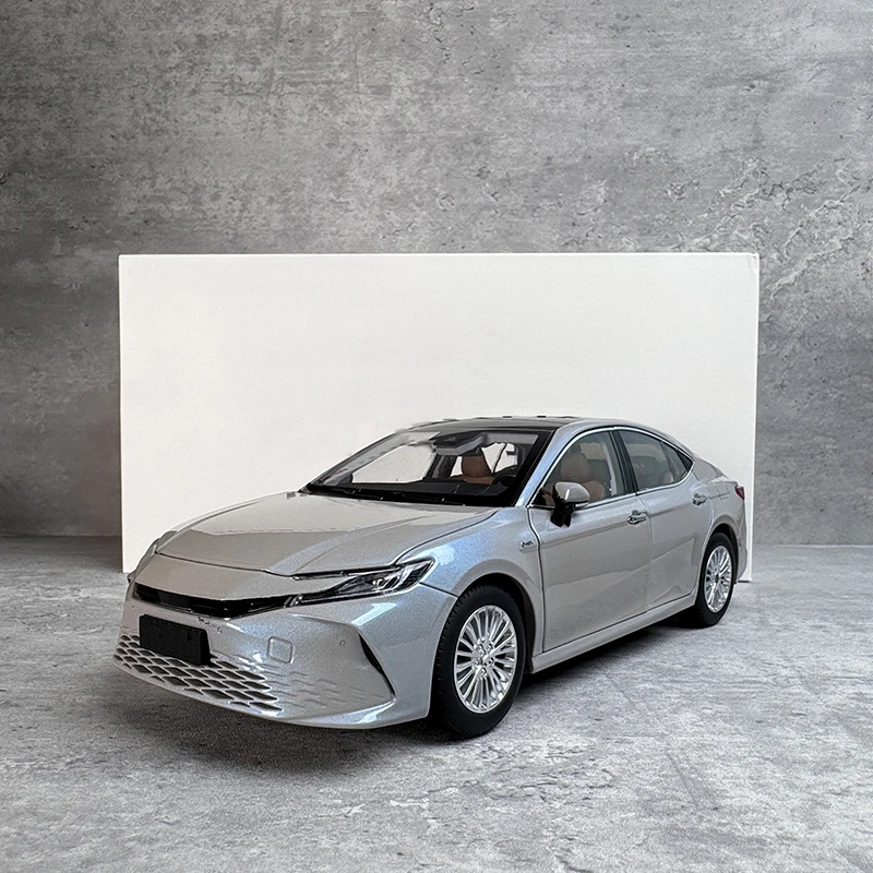 1-18-nuova-9a-generazione-per-il-modello-di-auto-in-lega-camry-2024