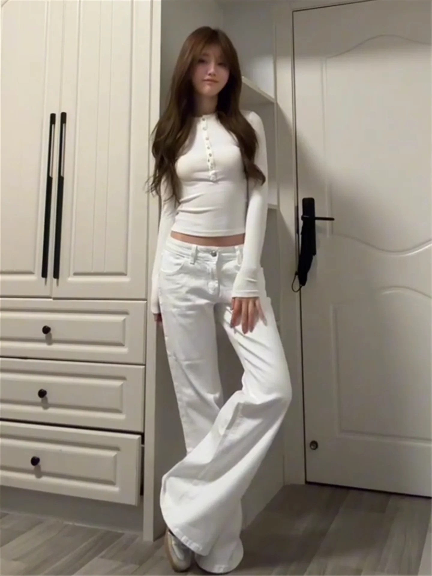 

Американские ретро-джинсы белого цвета с низкой посадкой, расклешенные, женские, свободные, удлиненные, нестандартные, повседневные, из хлопкового денима