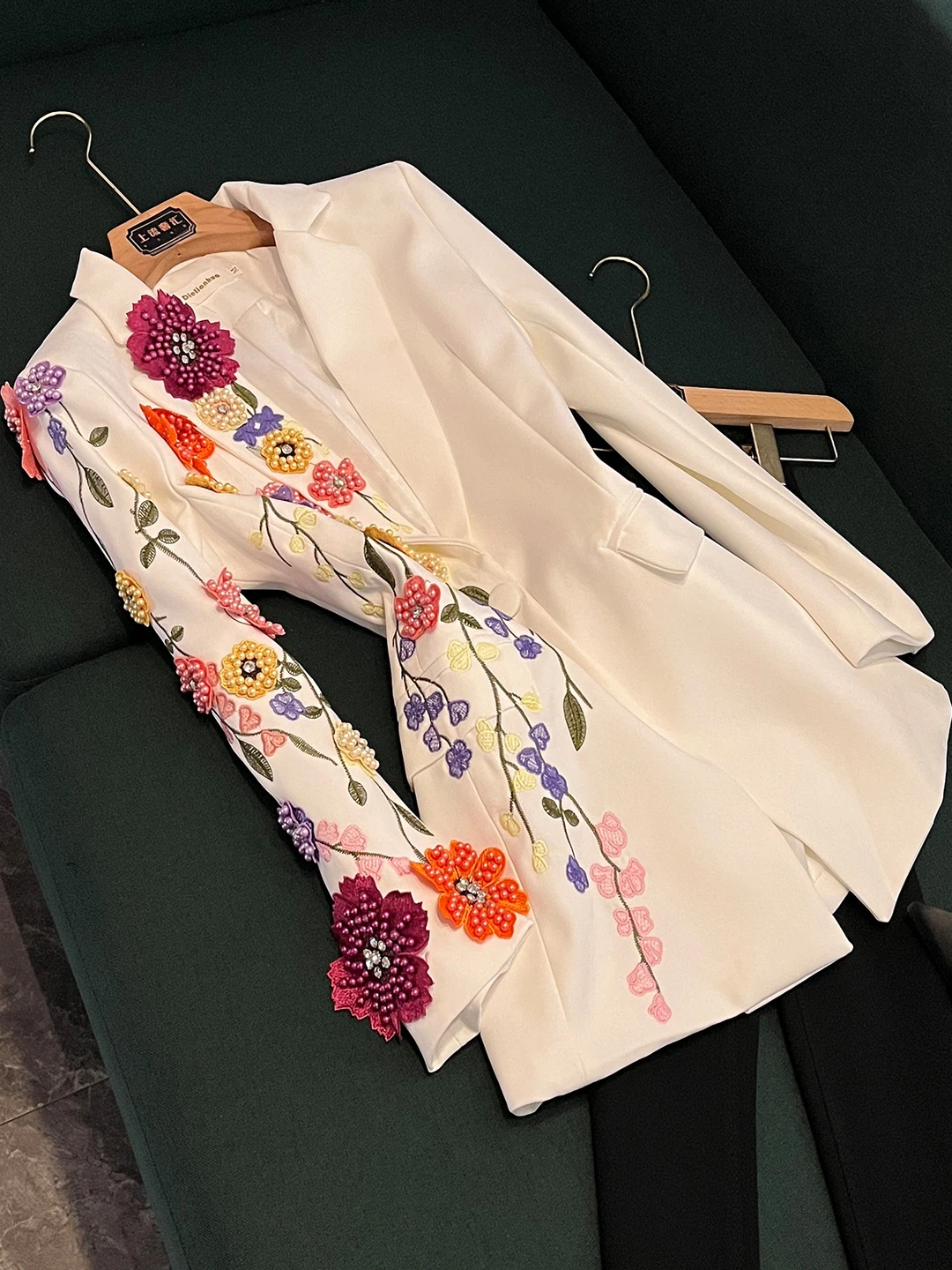 

Ele Embroidered 3D Floral Slim Fit Single Button Women's Jaet Winter 2025 Commute Sle Long Sve Suit Coat