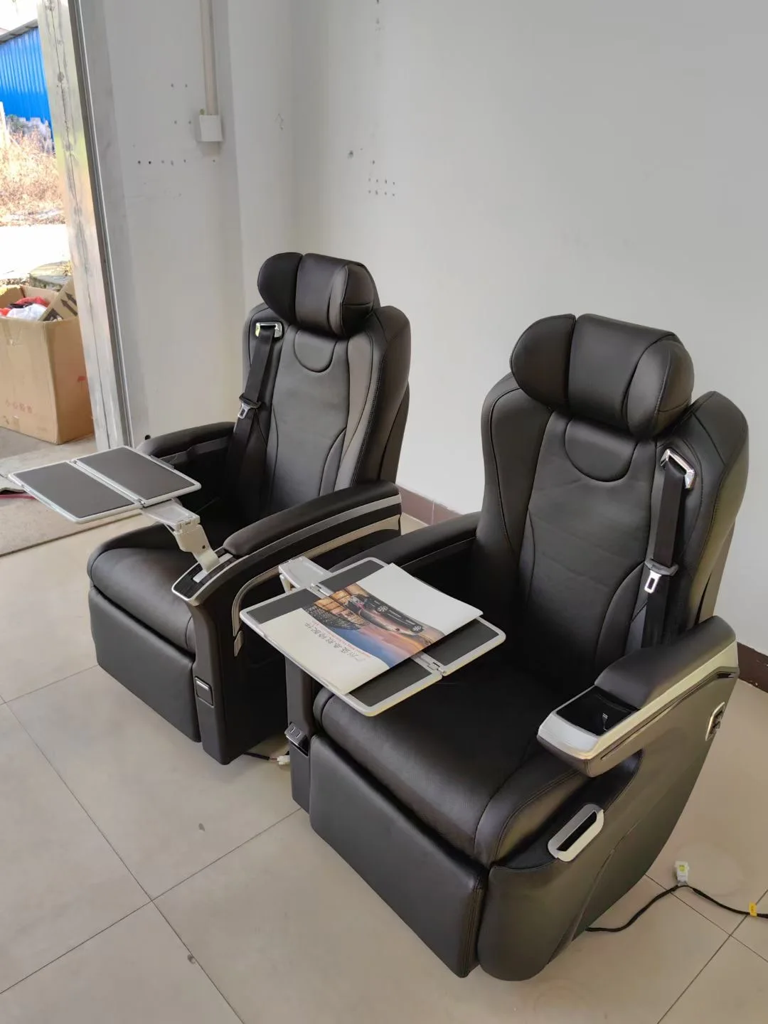Hot Selling Custom Vip Van Modified Car Seats Reclined Luxury Business Leather Car Computer Desk Seat