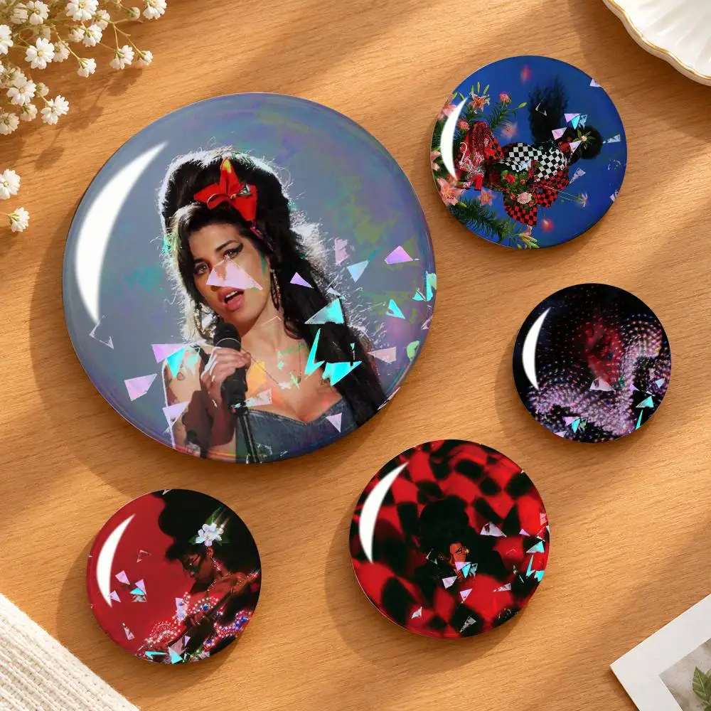 60s Soul Moody Singer A-Amy Winehouse Badges Creative Tinplate Round Button PinsBrooch Badge Clothes Backpack Custom