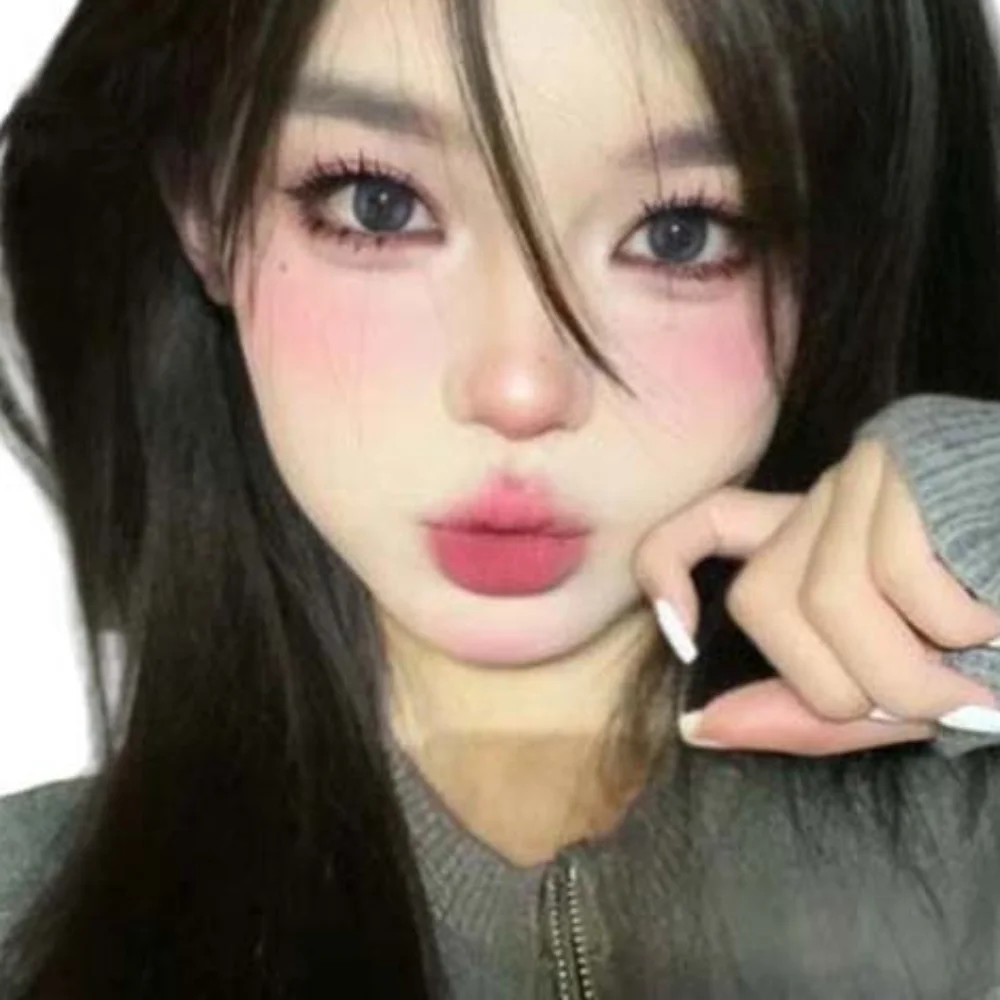 พาเลทท์อายแชโดว์ 12 สี รุ่น Love Heart พร้อมบลัชออนกลิตเตอร์ เครื่องสำอางแต่งหน้า บลัชออน ไฮไลท์เตอร์ ออลอินวัน สำหรับความงาม