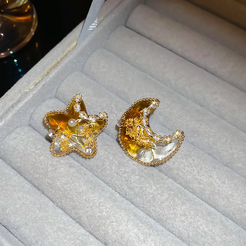 

Золотые гальванические серьги с цирконием и звездой и луной, модные простые серьги-гвоздики, женские дизайнерские ювелирные изделия, легкие роскошные высококачественные серьги