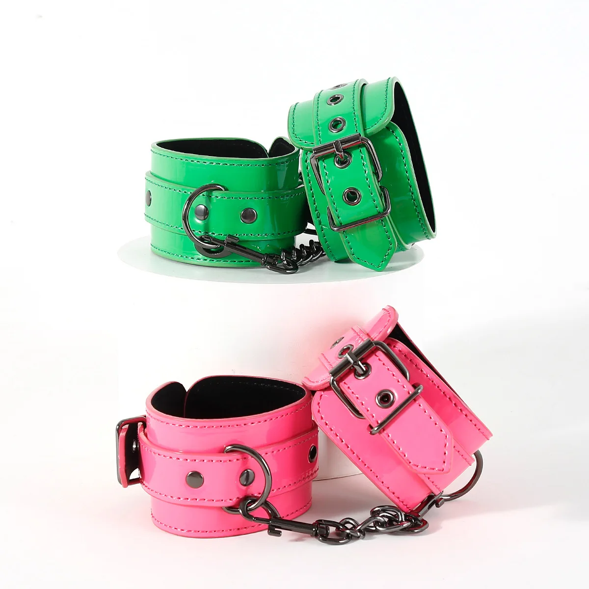 أصفاد عالية الجودة مثيرة معدنية قابلة للتعديل بولي Leather قيود جلدية المثيرة زوجات الكفة ألعاب جنسية للأزواج ألعاب الكبار لوازم