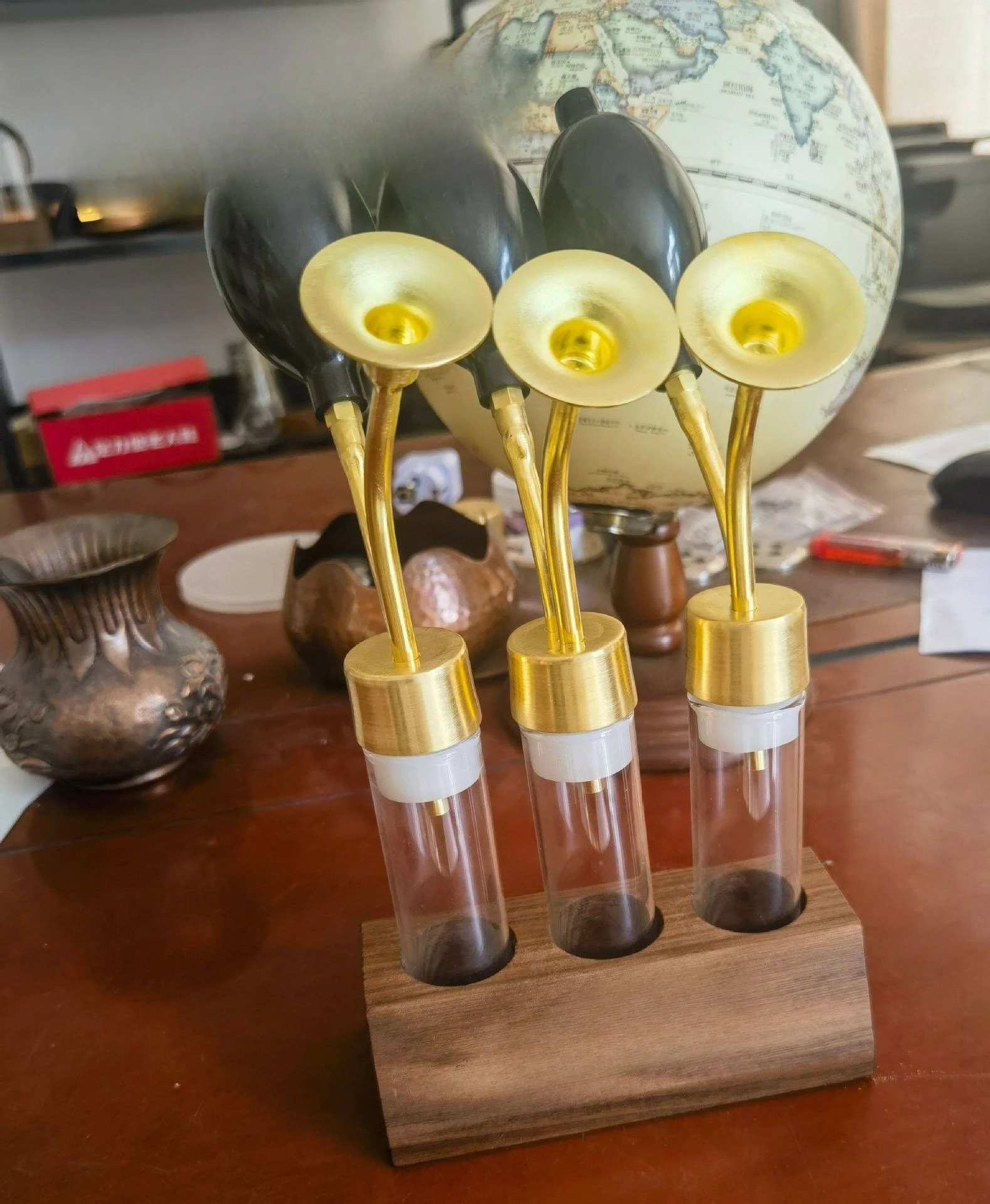 Luxury Glass Aroma Diffuser Bottle Brass Essential Oil Perfume Decanter SPA Home Fragrance Storage Container Decorative Vessel