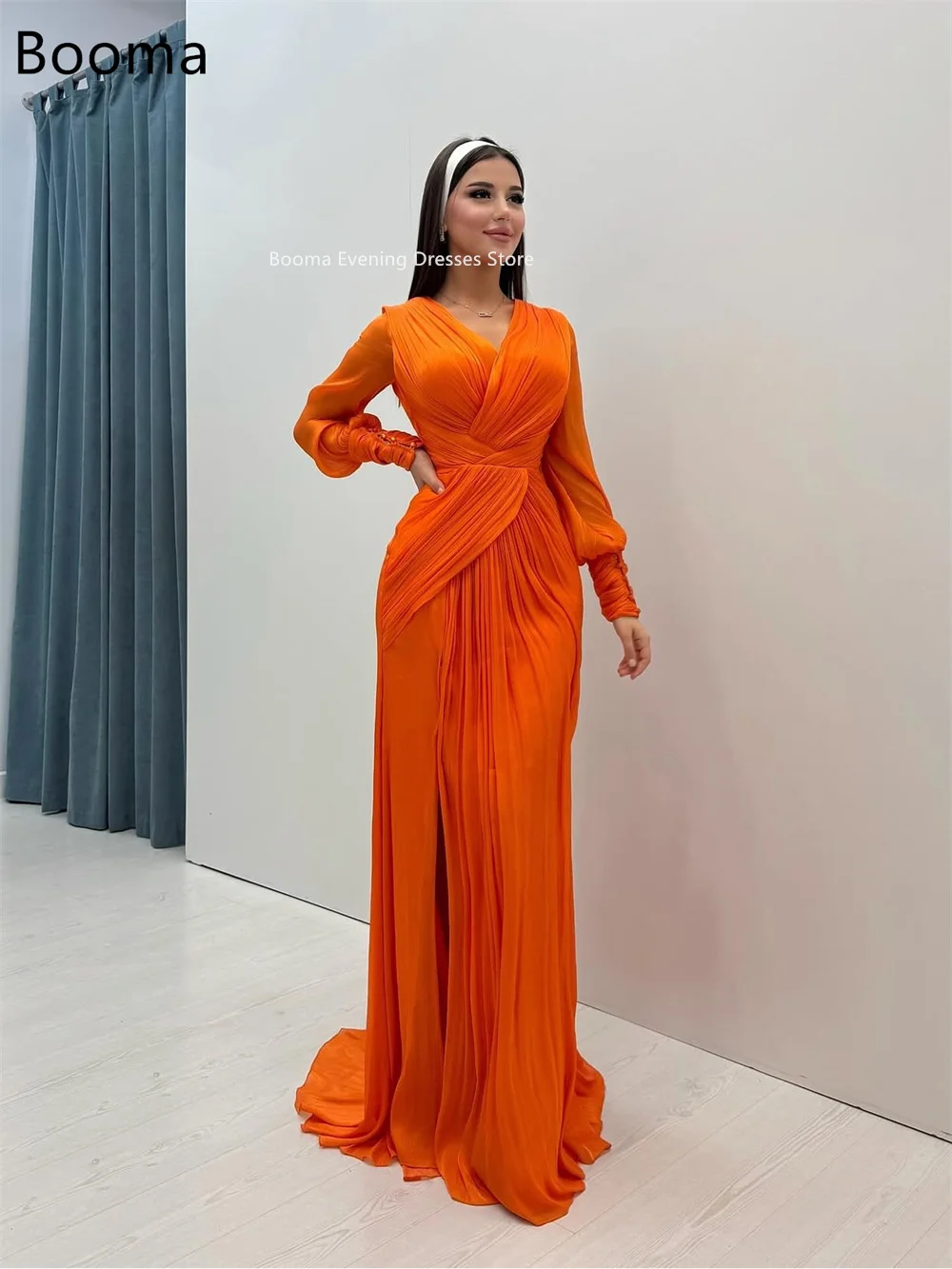 Booma فساتين سهرة أنيقة على شكل حرف a على شكل حرف v بطيات برتقالية بفتحة جانبية فساتين رسمية طويلة للنساء فساتين حفلات مصنوعة حسب الطلب