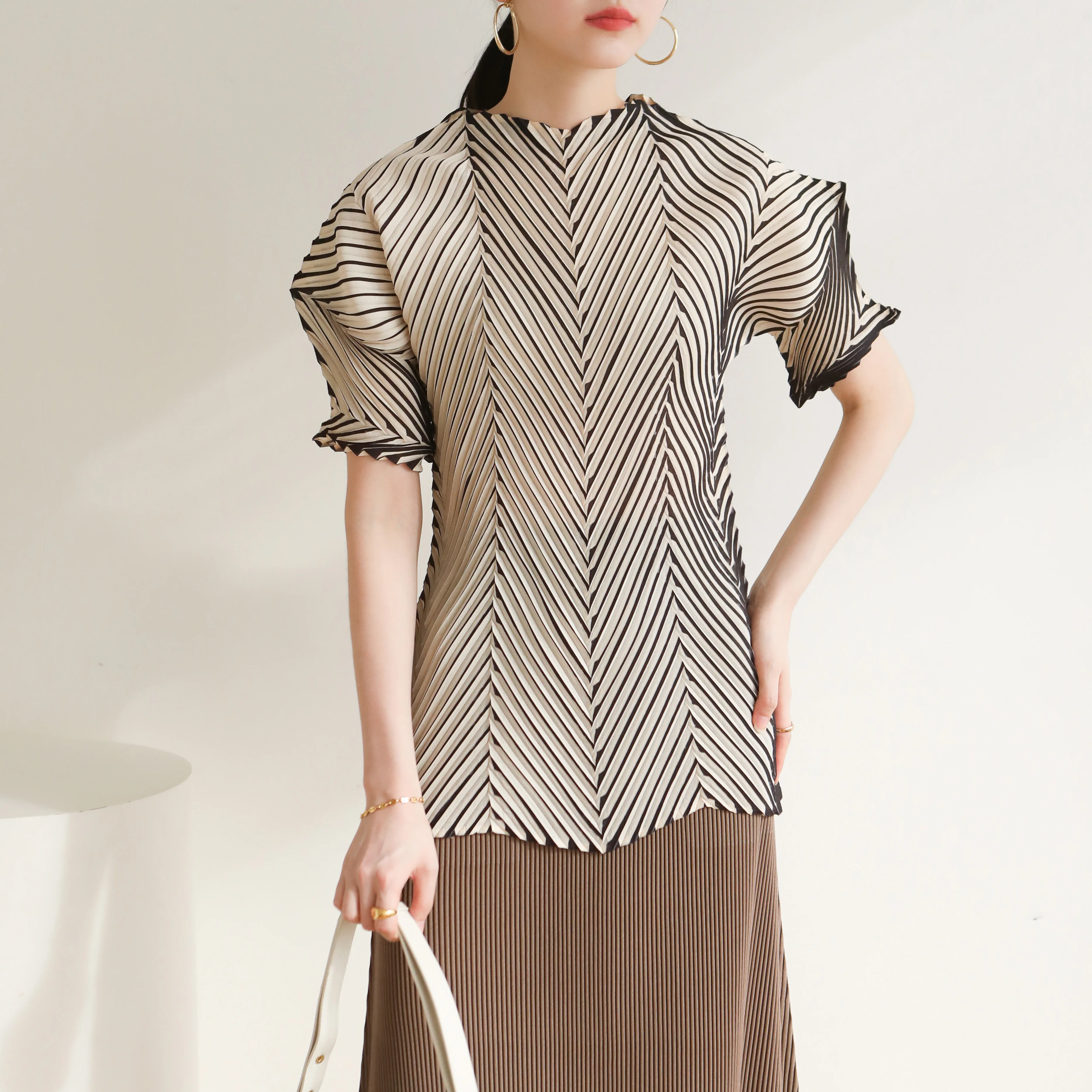 Manufacturers direct supply 2023 Miyake fold manual fold gradual thin irregular fashion high-end casual slim T-shirt