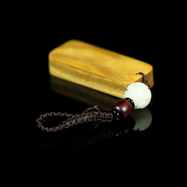 سلسلة اليد محفورة خشب الصندل حادث سيارة المفاتيح قلادة الخوخ الخشب مكافحة فقدان علامة الخصر السلامة