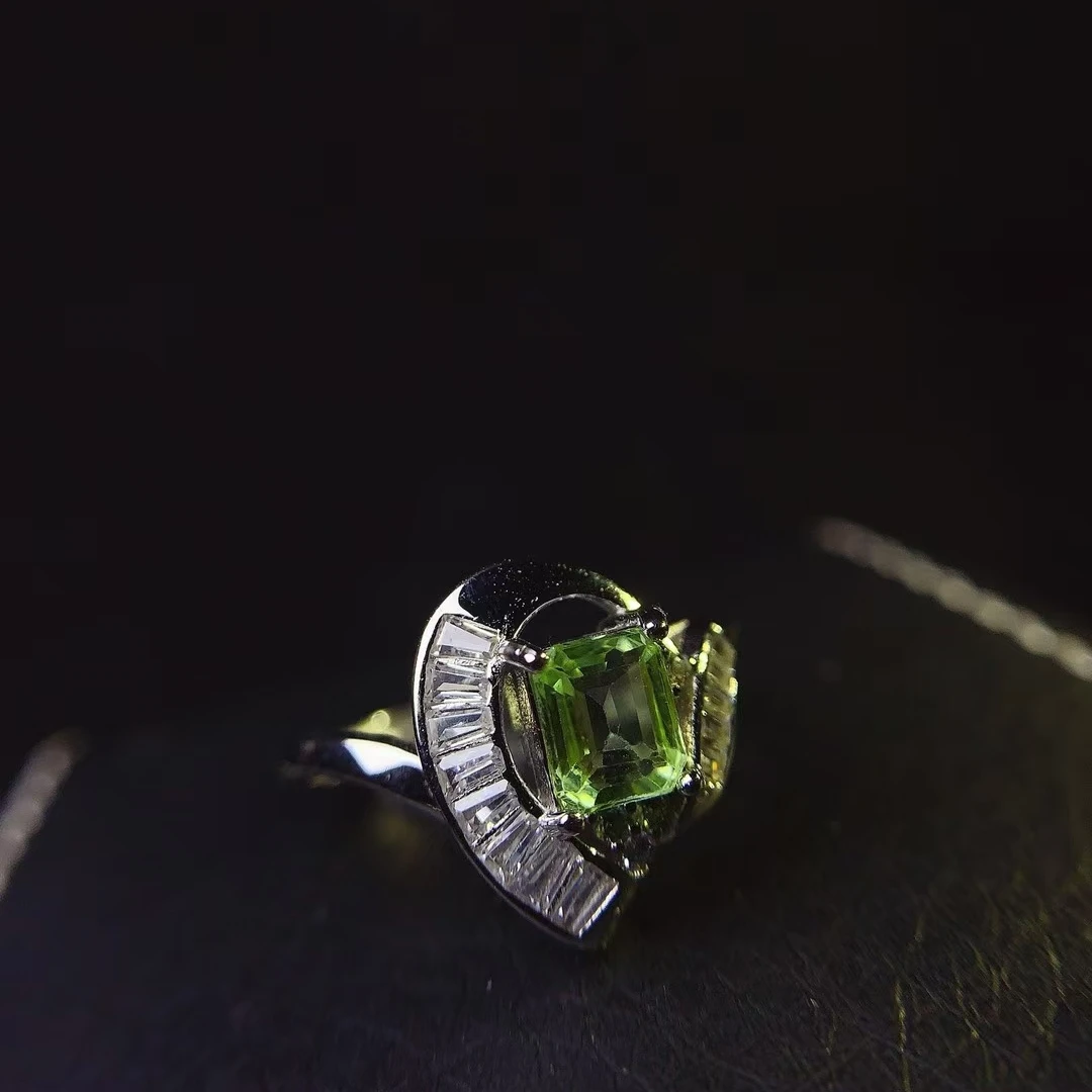KJJEAXCMY Fine Jewelry Natural Tsavorite Women's Ring S925 Silver Electroplating Process Inlaid High Clarity Support Testing