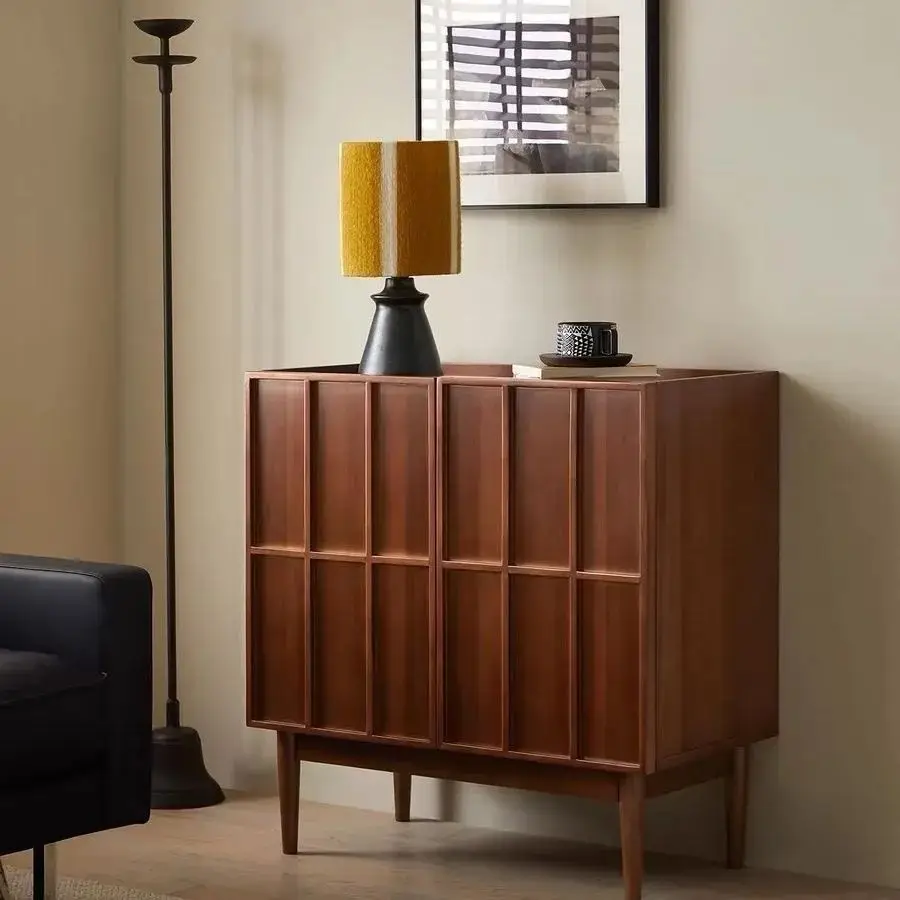 غرفة معيشة جانبية لتناول الطعام من الخشب الصلب مقابل تخزين الحائط في القرون الوسطى وخزانة جانبية بسيطة للتخزين وخزانة منخفضة قديمة #2