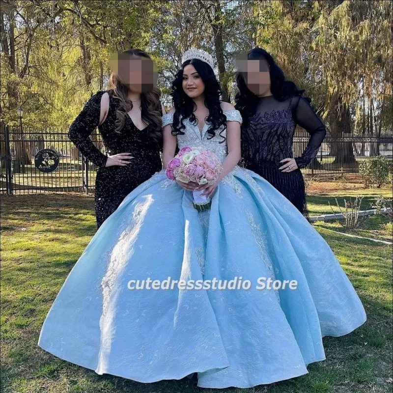 Pełne koronkowe niebieskie sukienki Quinceanera aplikacja Sweetheart frezowanie vestidos de XV años słodkie 16 korowód suknie Sweep Train