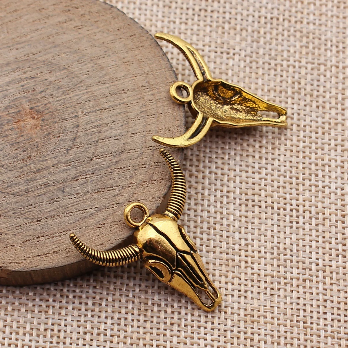 

20pcs 31x27mm(1.22x1.06inch) 3 Colors Antique Bronze Color Antique Gold Color Antique Silver Color Cattle Charms Pendants