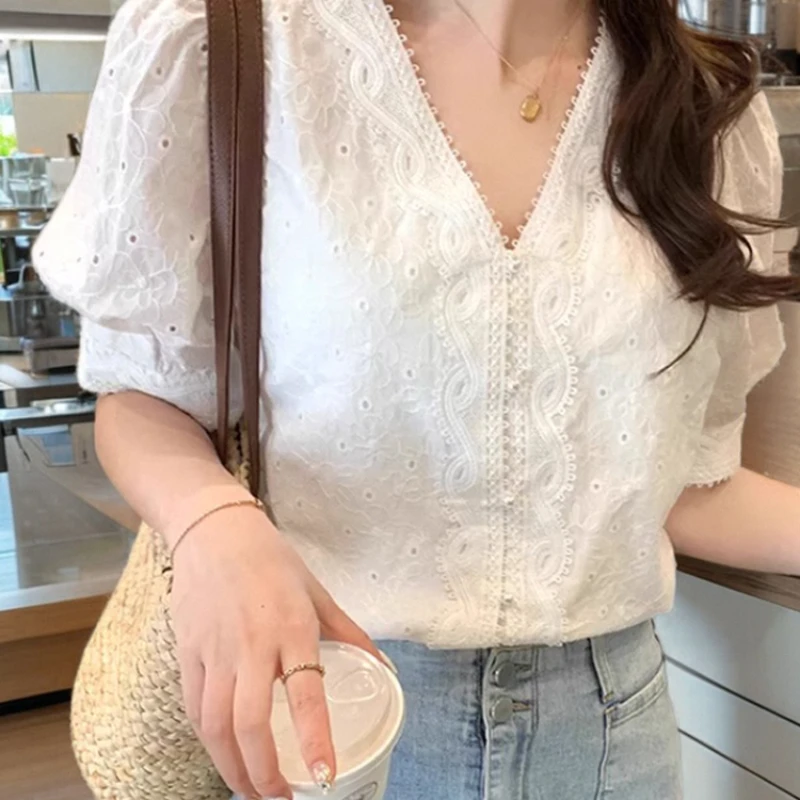 French sle Beautiful Top Women  Design Versatile V-neck Puff sleeve Lace Shirt Summer Clothing New White Shirts Z192