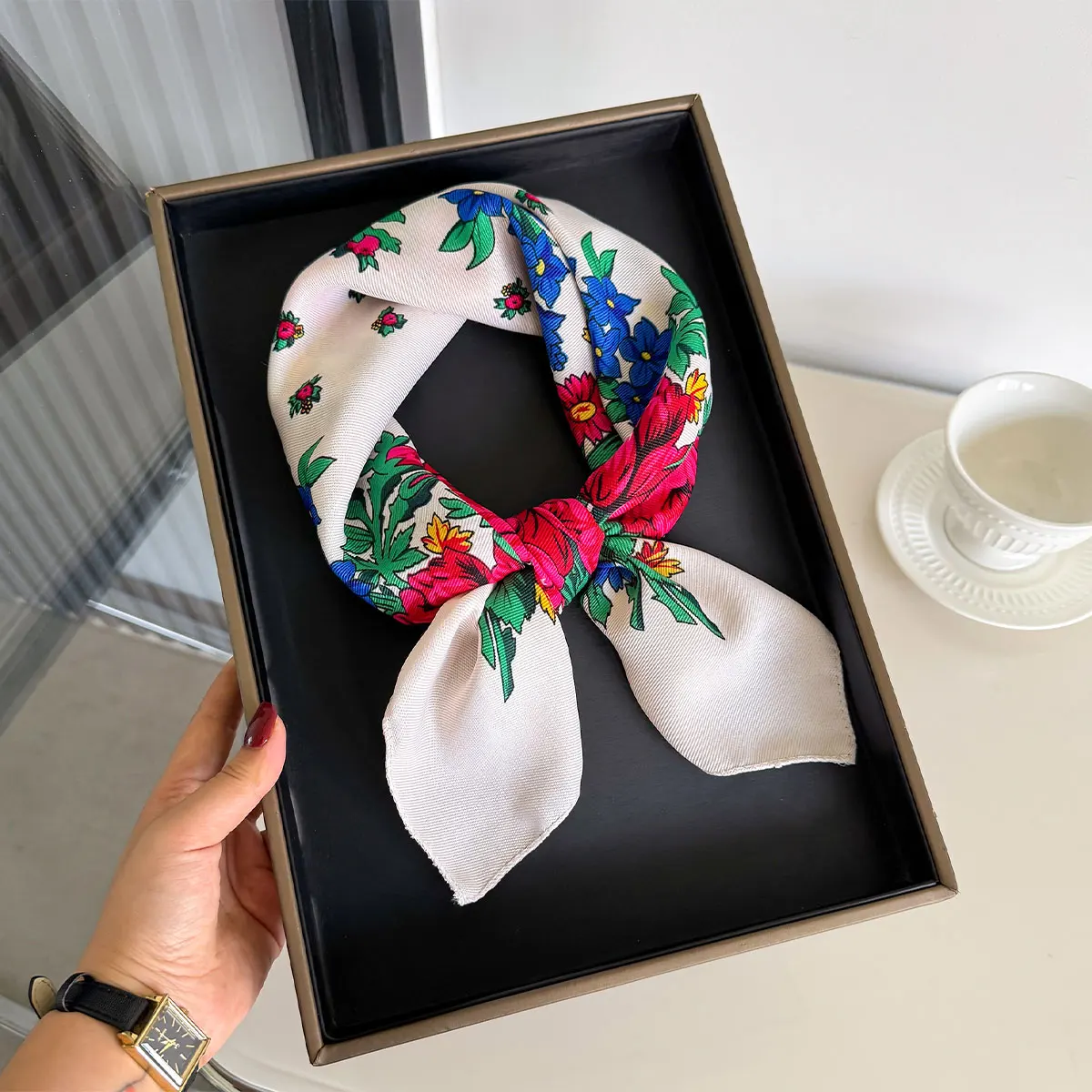 2025 Neueste 70 cm Baumwolle Blumendruck Frauen Bandanas Quadratischer Schal Mädchen Stirnband Zubehör Taschentuch Halstuch Haarschal – Detail 2