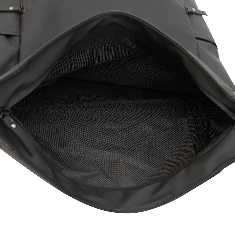 European and American fashion backpack men's roll top waterproof business computer bag commuting backpack to work.