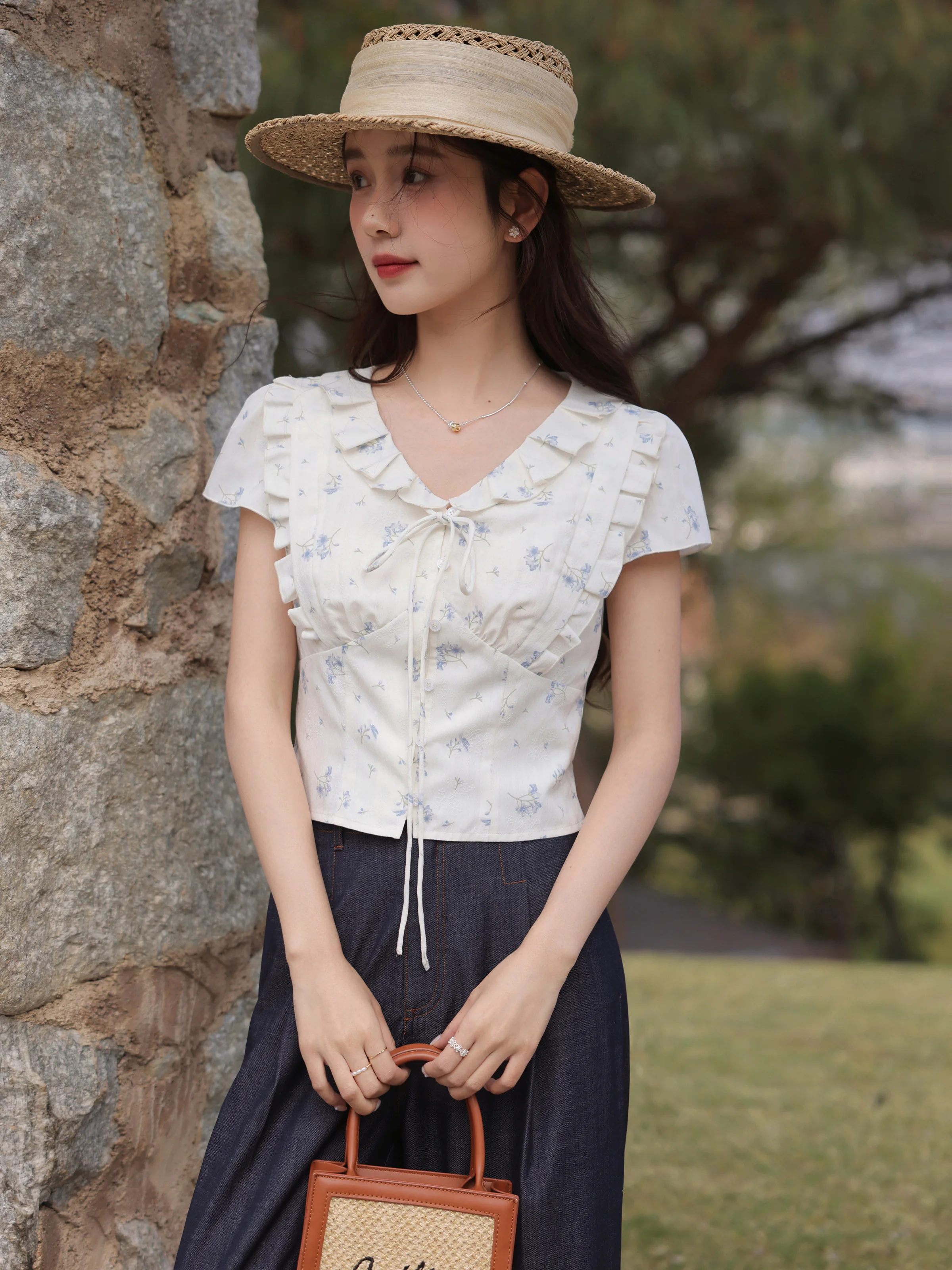 Women Sweet Ruffled Floral Short Sleeve Blouse Summer Cropped Shirt Cute Fitted Vintage Top with Lace Detail and Youthful Design