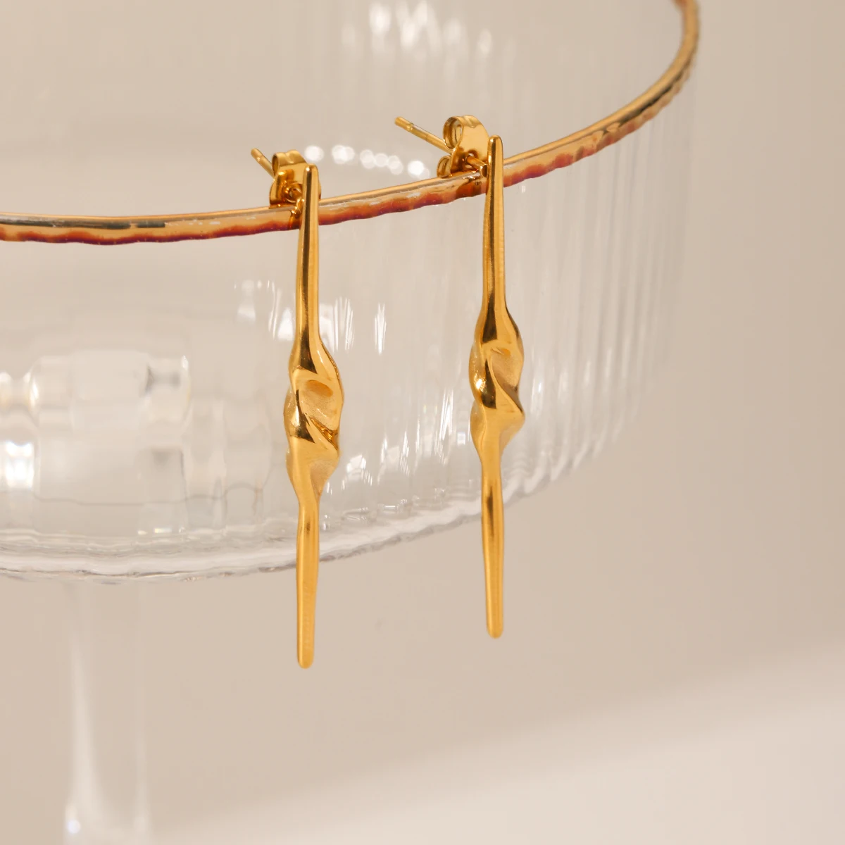 

Huang Chao Fashion Women Stainless Steel Luxury Earrings 18k Gold Plated Earrings Wholesale Waterproof Pie Daily Gifts