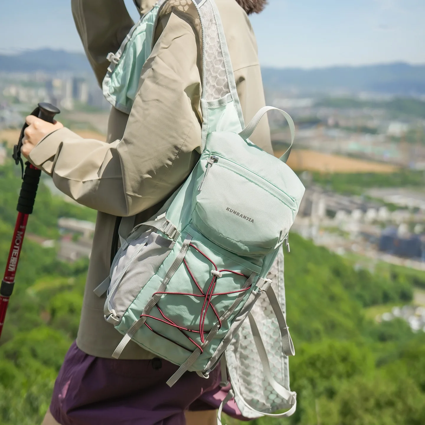 New Lightweight Waterproof Breathable Outdoor Hiking Backpack Trendy Good Looking Travel Daypack for Men and Women