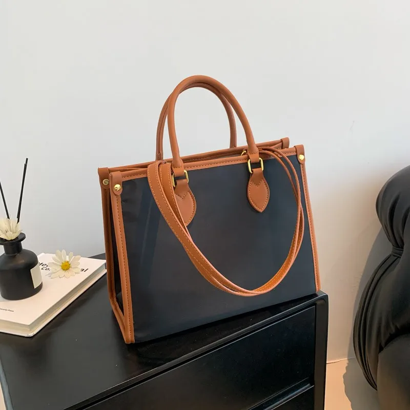 

Classic Design Large Capacity Women's Bag Trendy Zipper Shoulder Bag Comfortable Women's Handbag With Luxury Chain Strap