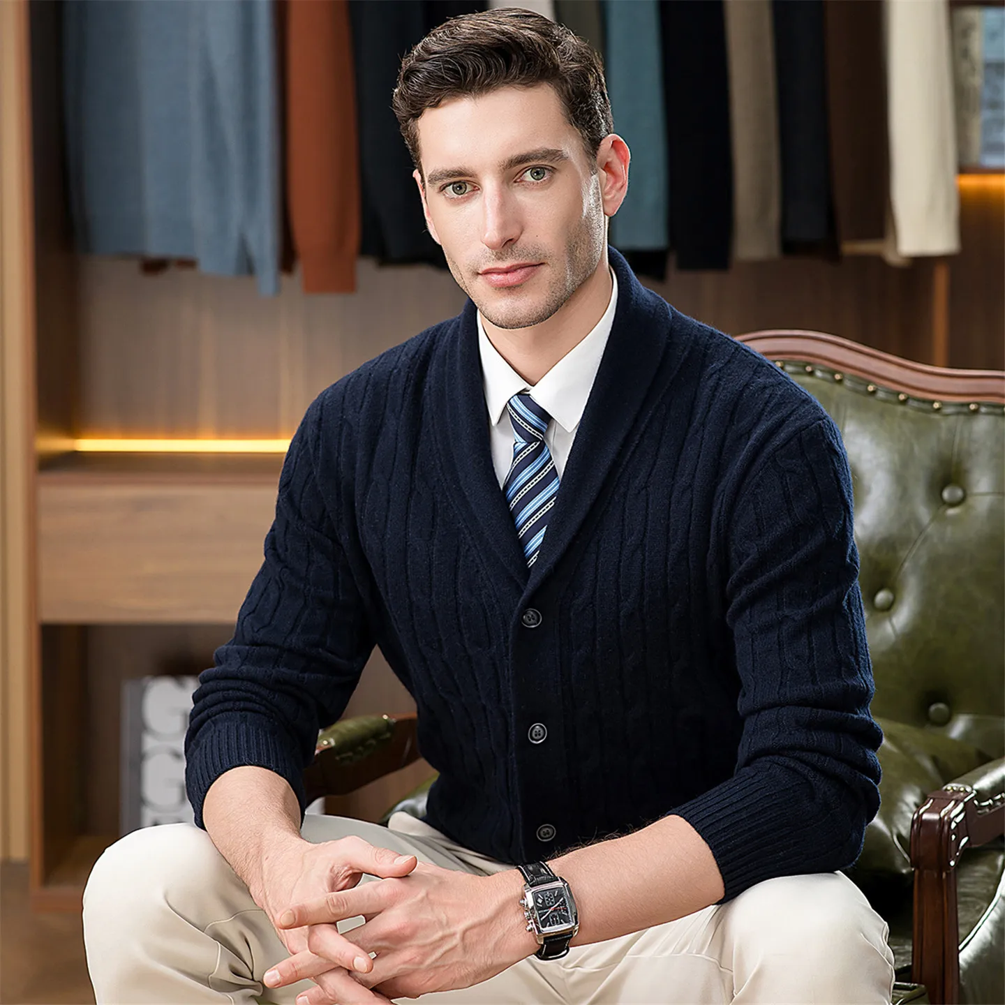 Autunno e inverno nuovo maglione di cashmere da uomo colletto oliva fibbia fiori intrecciati cappotto di cashmere spesso maglione caldo allentato.
