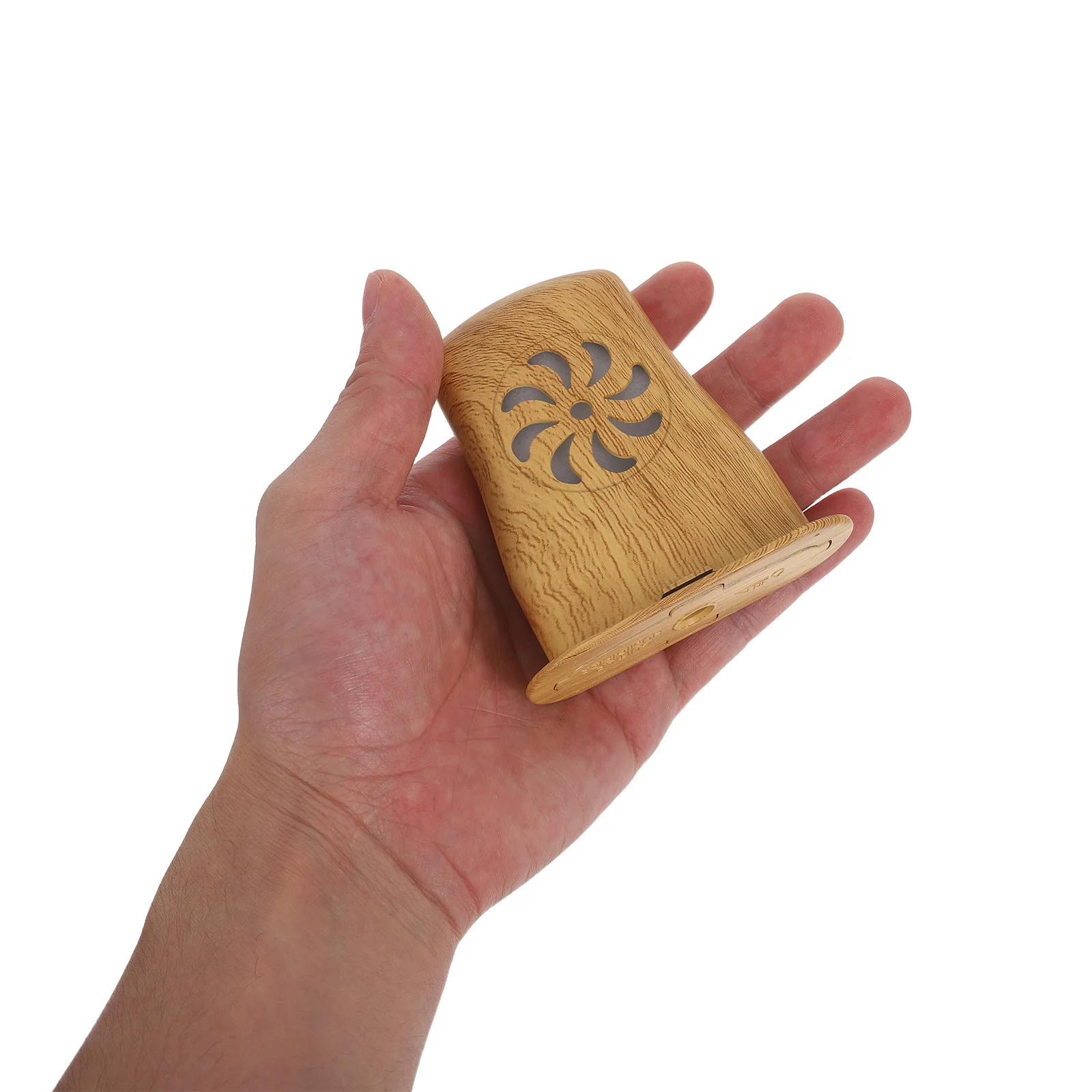 

2Pcs Acoustic Guitar Humidifier Soundhole Wood Grain Moisturizer Prevent Cracking Portable Guitar Case Instrument Maintenance