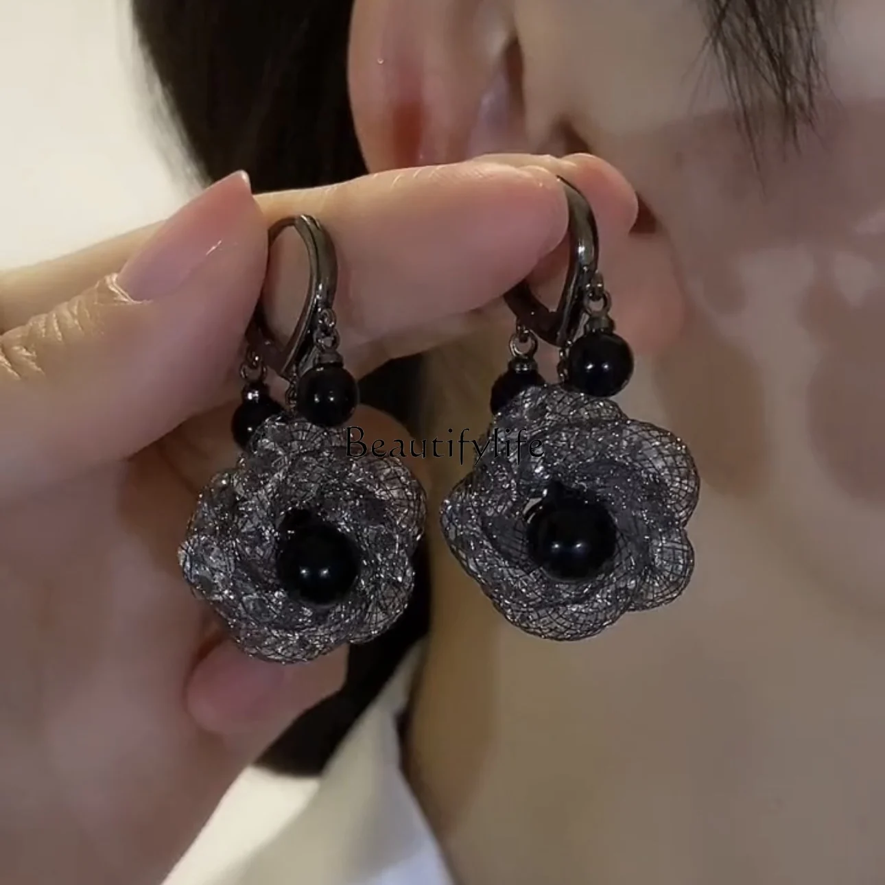 

Black flower earrings, niche design sense, high-end cold style, new earrings.