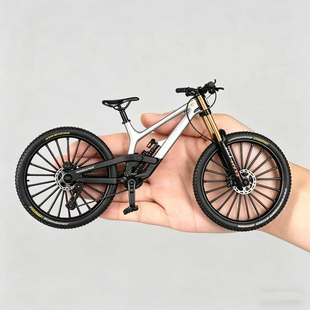 1:8 Model Alloy Bicycle Outdoors Diecast Metal Mountain Finger Bikes Shock Absorber Simulation Collection Gifts Toys for Boys