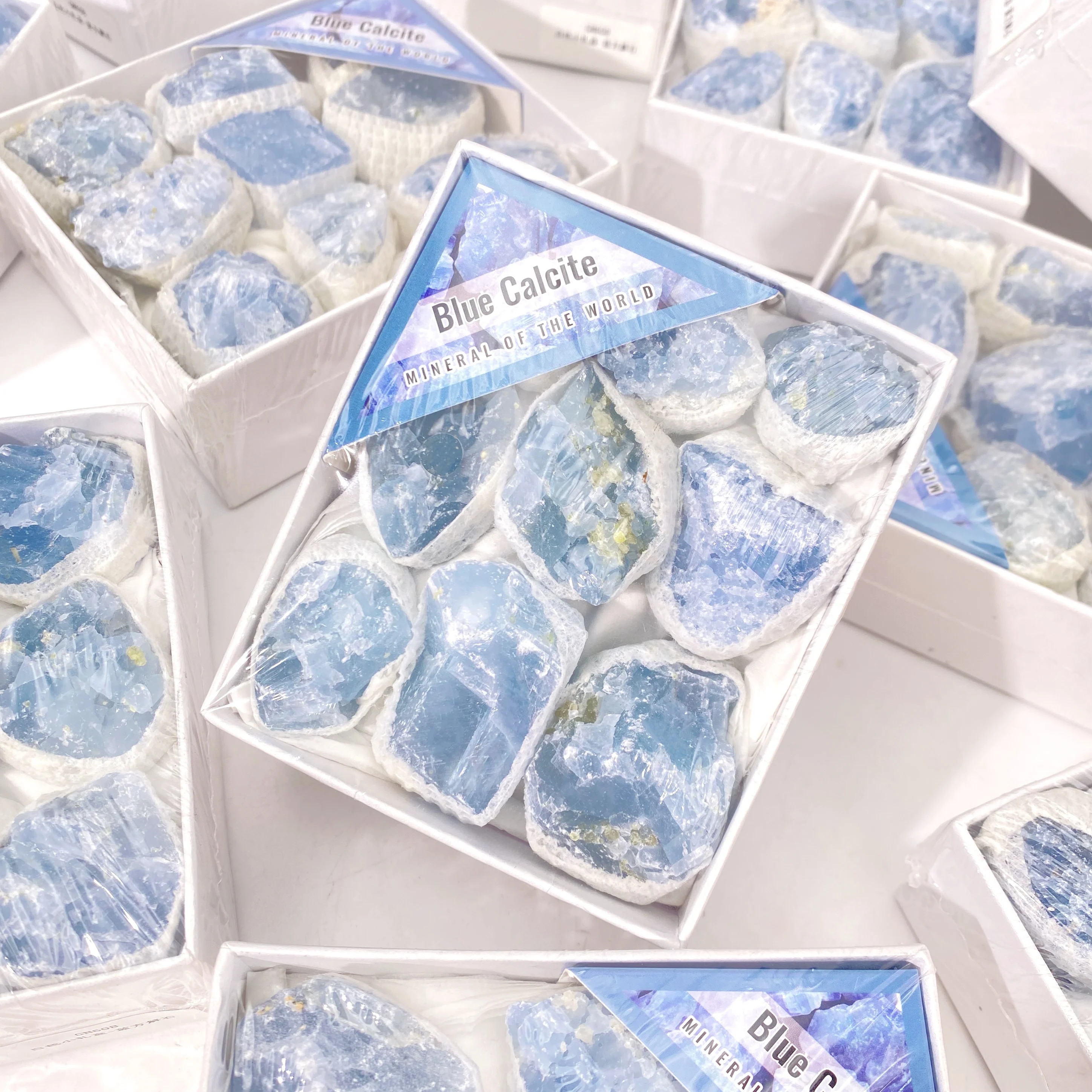 1Box Natural Celestite Raw Stones Gift Box, Crystal Collection Ornament, Premium Gift For Family And Friends, Diy Home Decor
