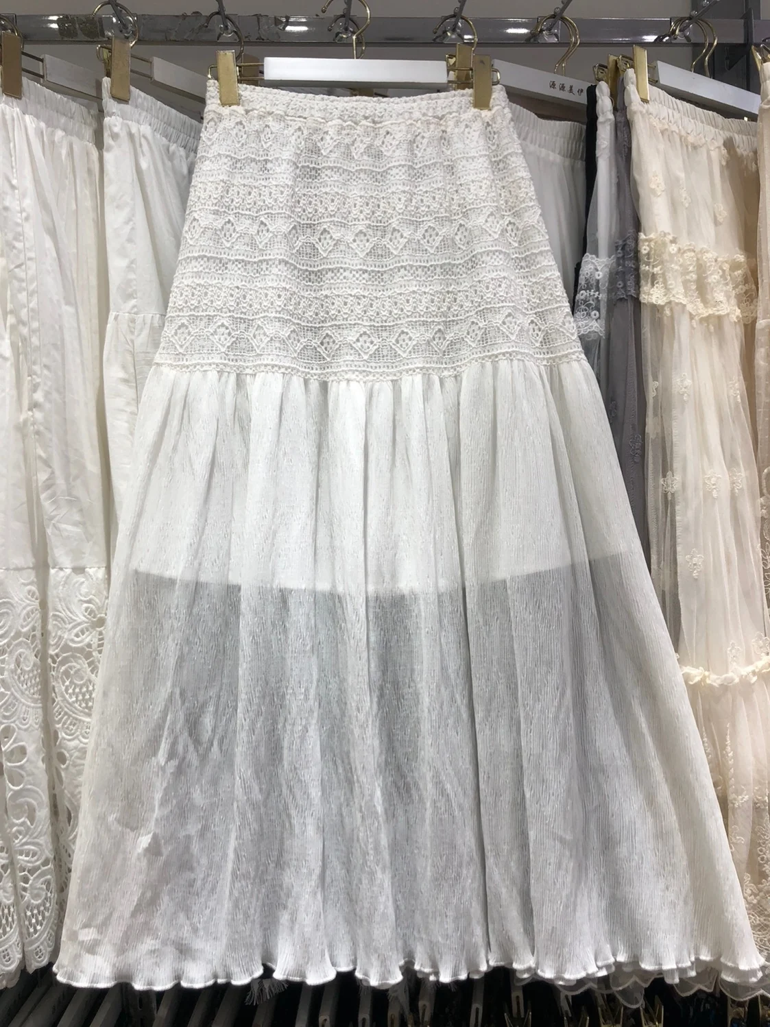 

Белая кружевная юбка-миди А-силуэта с вставками, женская, весна-лето, с эффектом утяжки, с высокой талией, с текстурой T, с плиссировкой