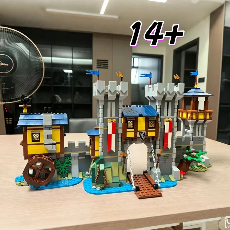 Cadeaux de fête 2025 – Blocs de construction médiévaux 3-en-1, modèle de château à assembler, compatible avec 31120 – Jouets pour ensemble cadeau d'anniversaire