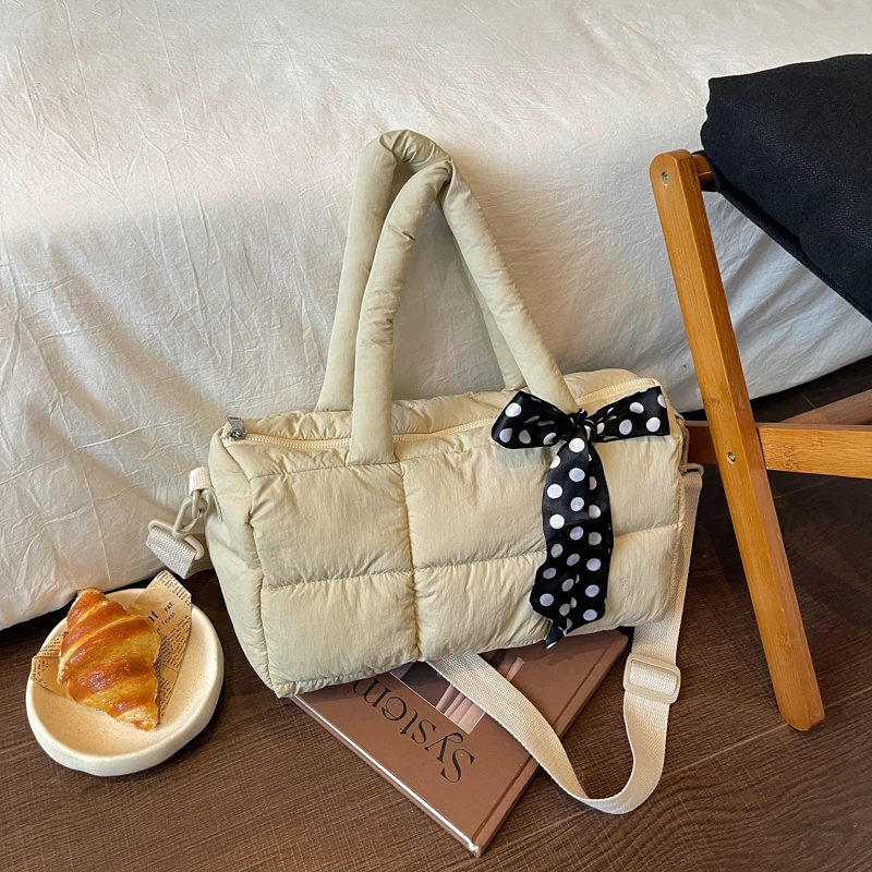 2026 Neue Designer-Schultertasche mit Karomuster, Space-Baumwoll-Handtasche für Damen, Große Kapazität, Daunengepolsterte Gesteppte Einkaufstasche für Damen – Detail 30
