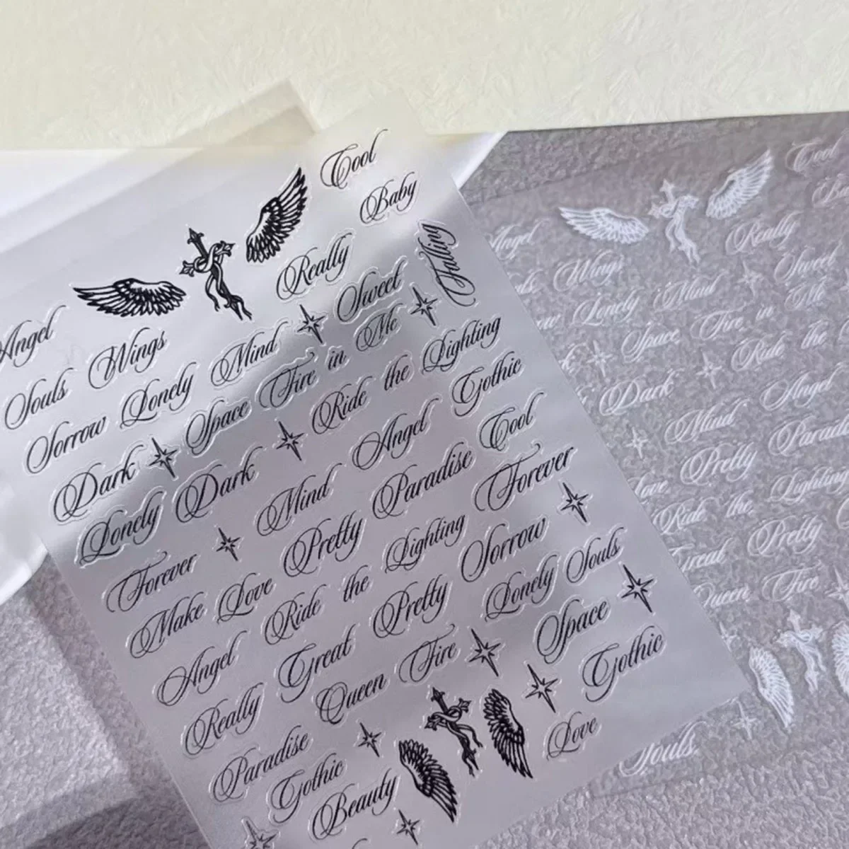 

Черно-белые наклейки для ногтей с буквами и словами, наклейки с ангельскими крыльями, смешанные дизайны, голографические наклейки в стиле Y2K, декоративные наклейки для ногтей своими руками.