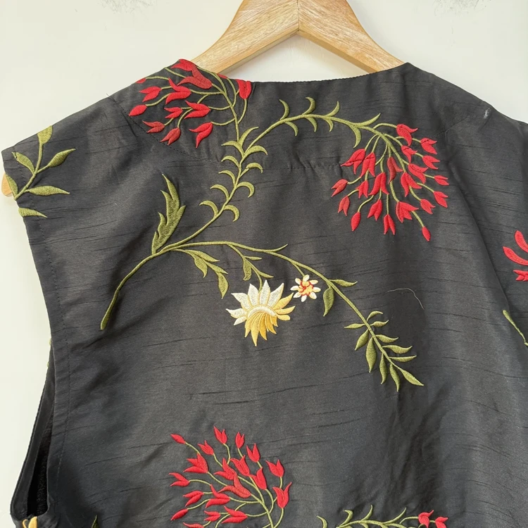 2025 Men's Summer Stylish Vests New Chinese Style Fashion Embroidered Asymmetrical Vest Tops Trendy Men's Sleeveless Tank Tops