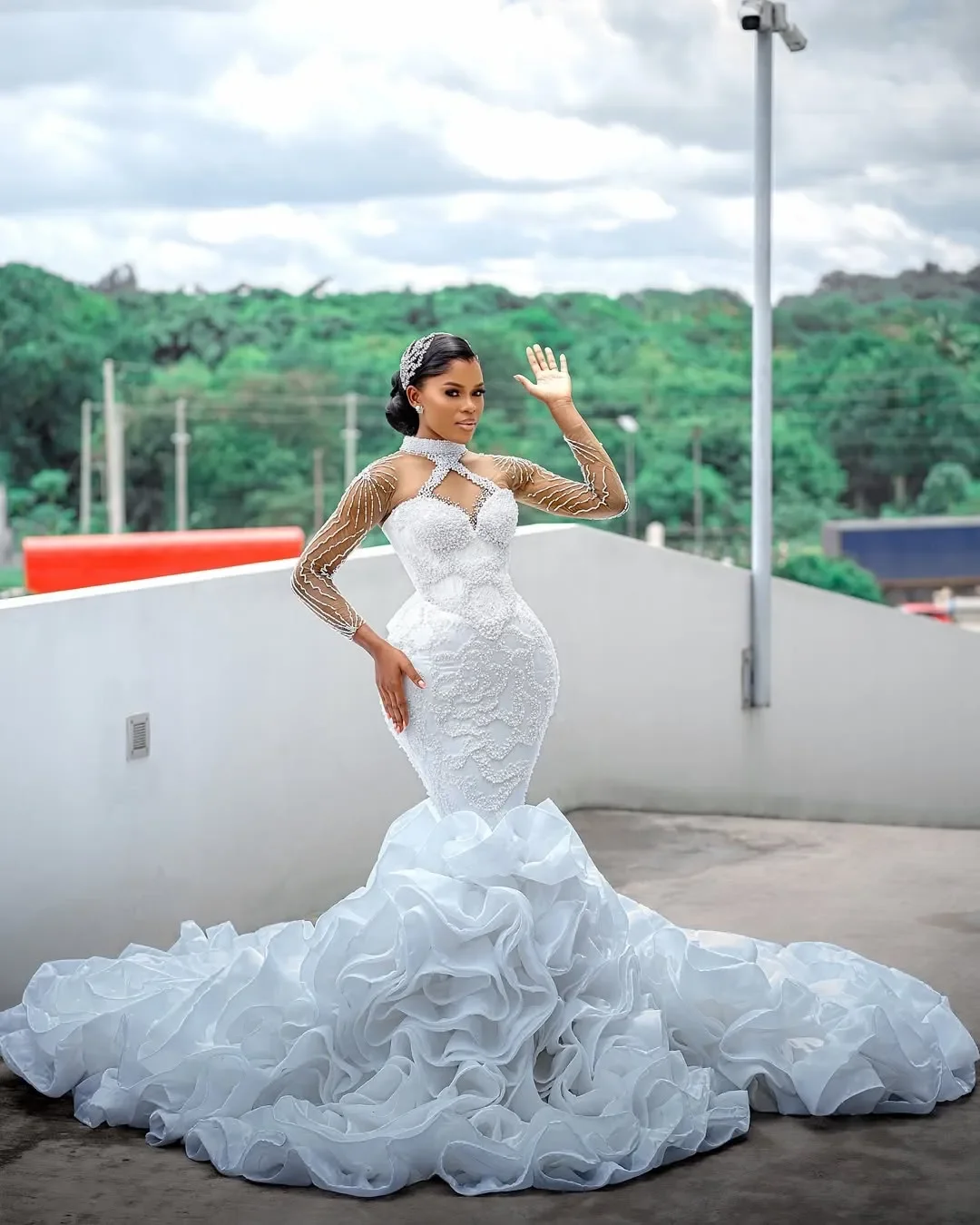 

Customized High Collar Shinny Beads Sequins Wedding Dress with Detachable Train Tiers Full Sleeves Robe De Mariée Bridal Gown