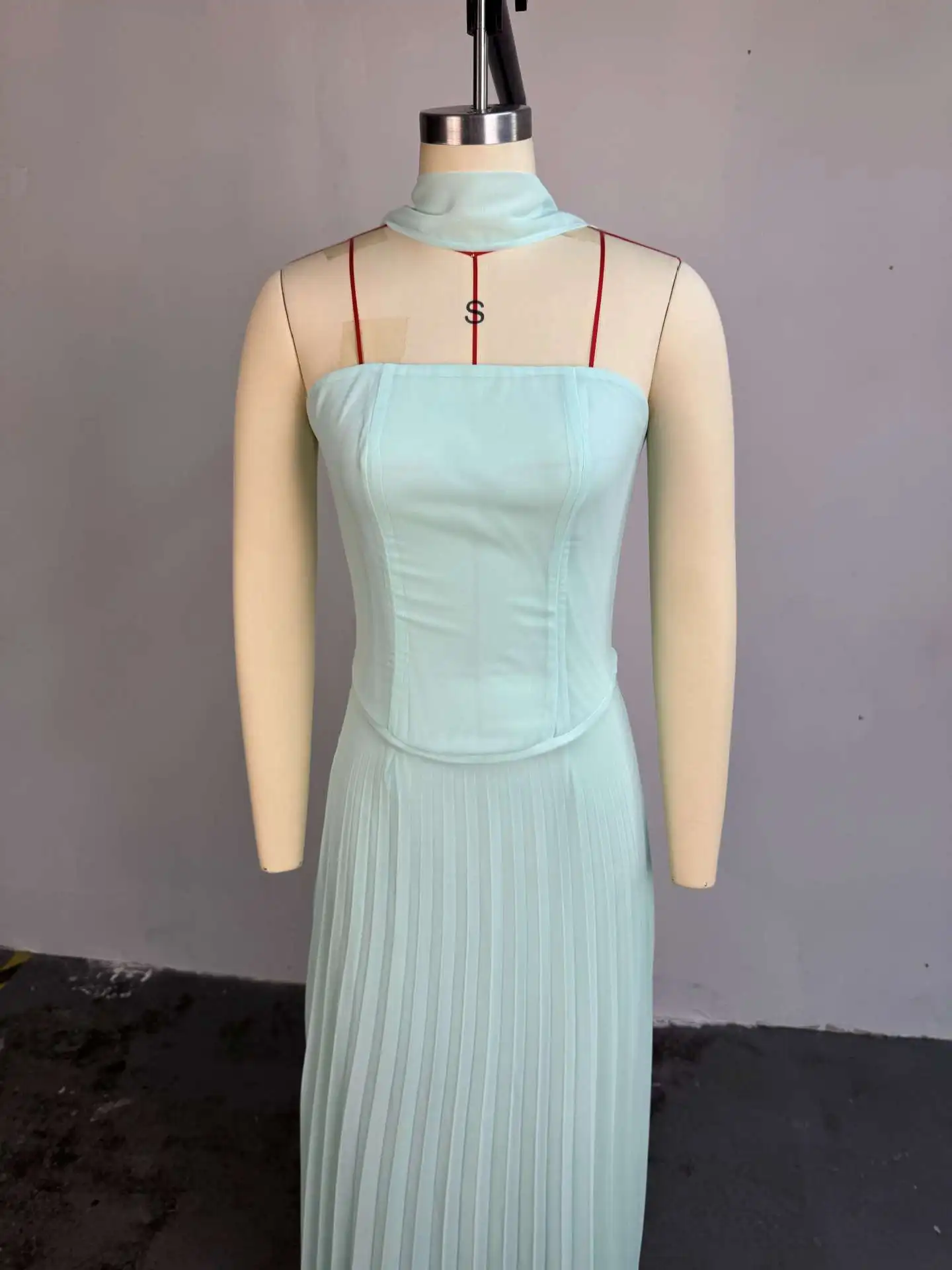 2025 Summer New Style Hanging Neck Strap Top High Waist Pleated Half Skirt Set