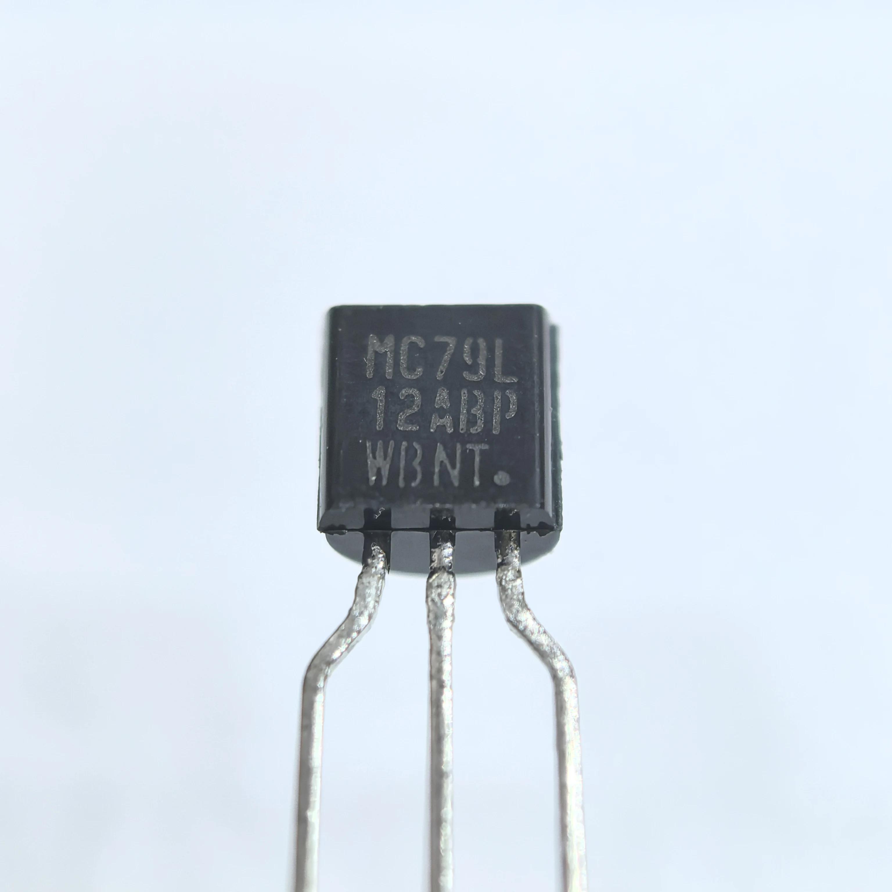 MC79L12ABPRAG package TO-92-3 100mA 5V linear regulator