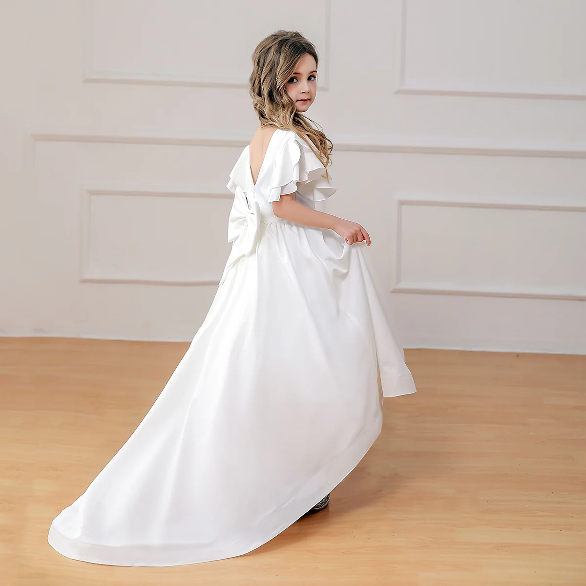 

Kids Girl Dress Elegant Tailed Evening Dress White Costume for Girls Baptismal Clothing Bowknot Backless Birthday Princess Dress