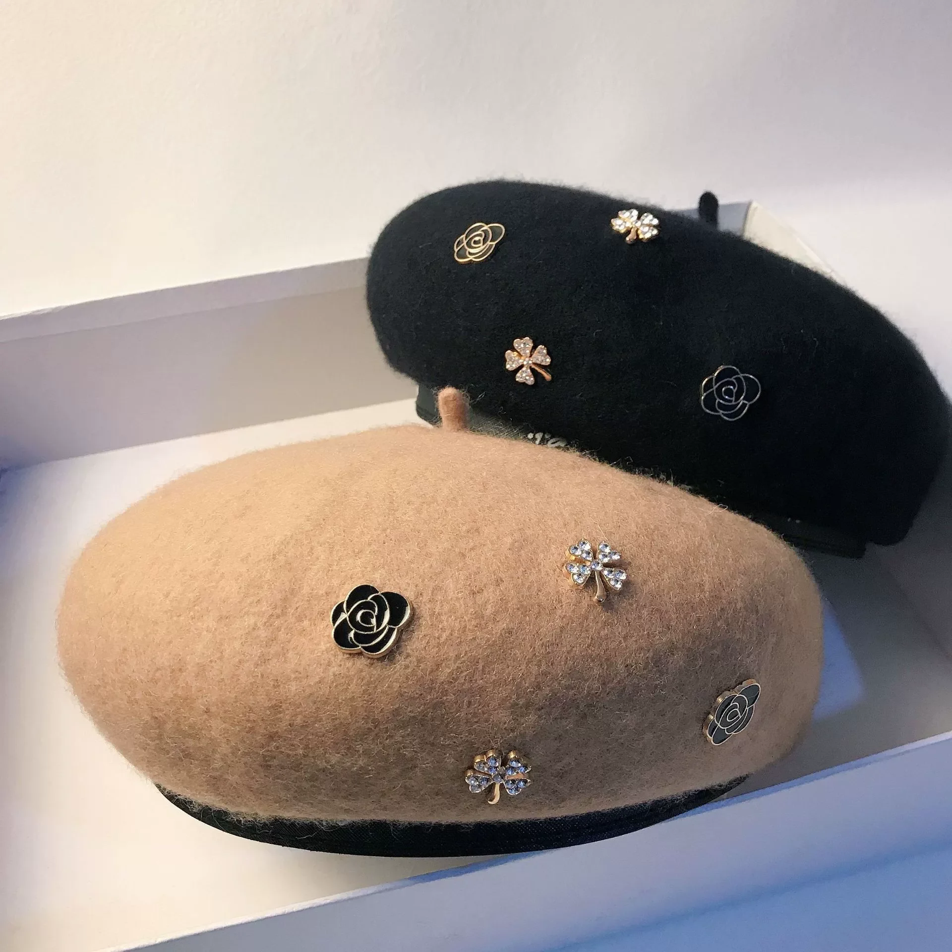 Autumn and Winter Wool Metal Flower Diamond Leaf Beret Little Scent Painter Hat Girl