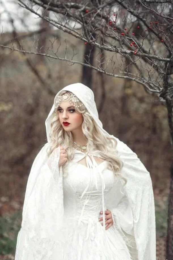 Vintage Gothic White Lace Ball Gown Wedding Dresses With Cloak Plus Size Flare Long Sleeve Medieval Customized Bridal Dress