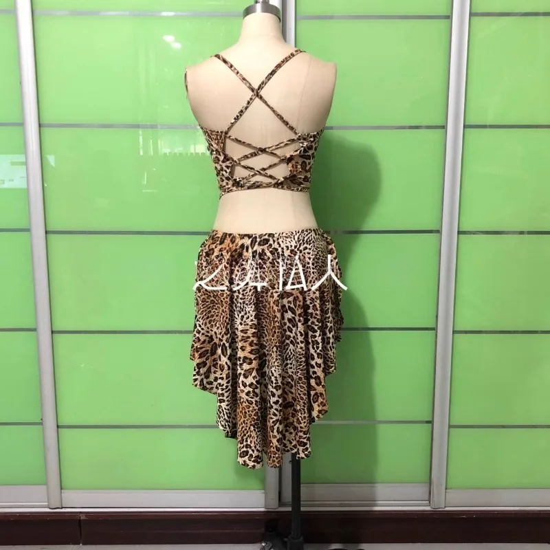 op maat gemaakt buikdanskostuum luipaardprint hemdje trainingspak met rugband uitgeholde heupsjaal rok afneembare oren