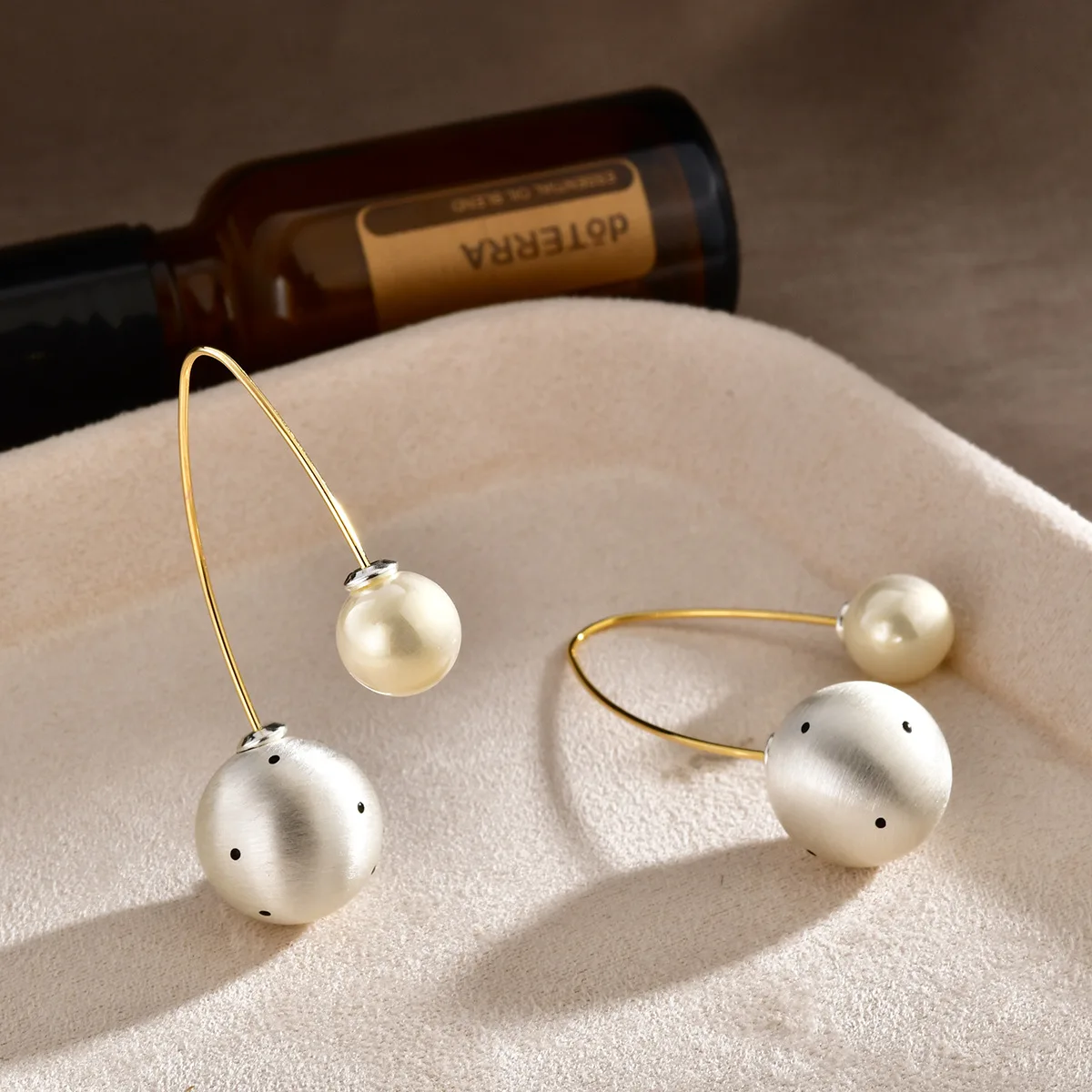 Fashion Brushed Polka Dot Metal Ball Ear Hook Pearl Earrings Minimalist Luxury Cold Style Dainty Jewelry for Women
