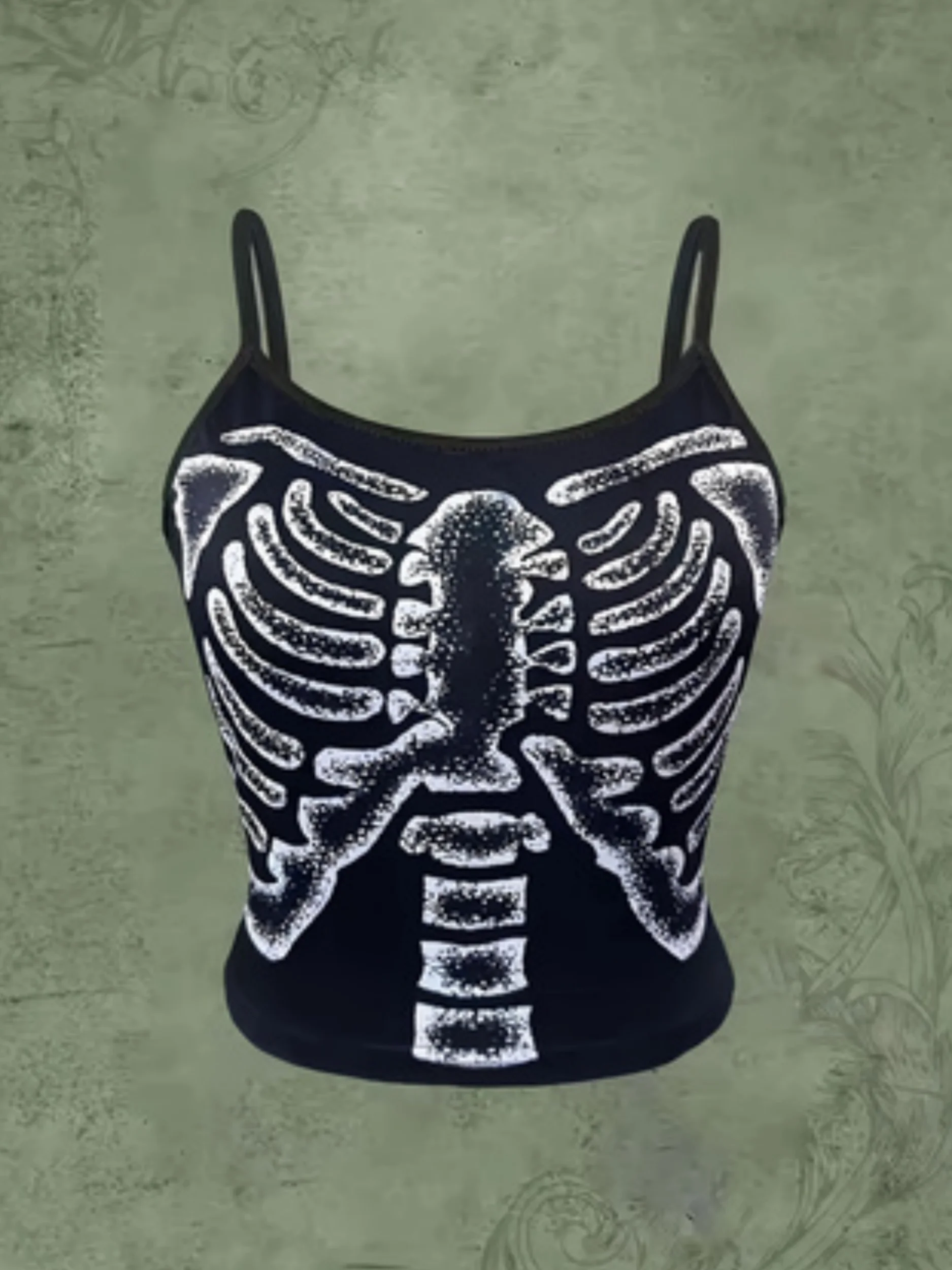 طقم بلوزة نسائية عصرية جديدة بدون حمالات - طقم مكون من ثلاث قطع. مناسبة لكل من الملابس غير الرسمية وكطبقة داخلية.