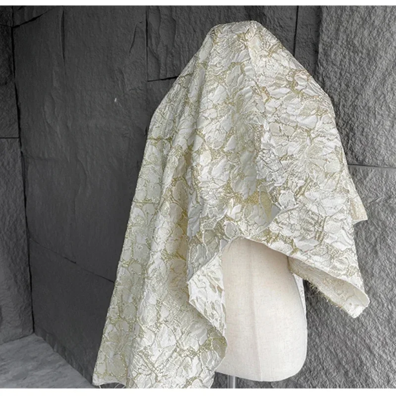 

Плиссированная текстурированная жаккардовая ткань с золотым узором, куртка, сумка, высококачественная дизайнерская одежда, трансформация ткани