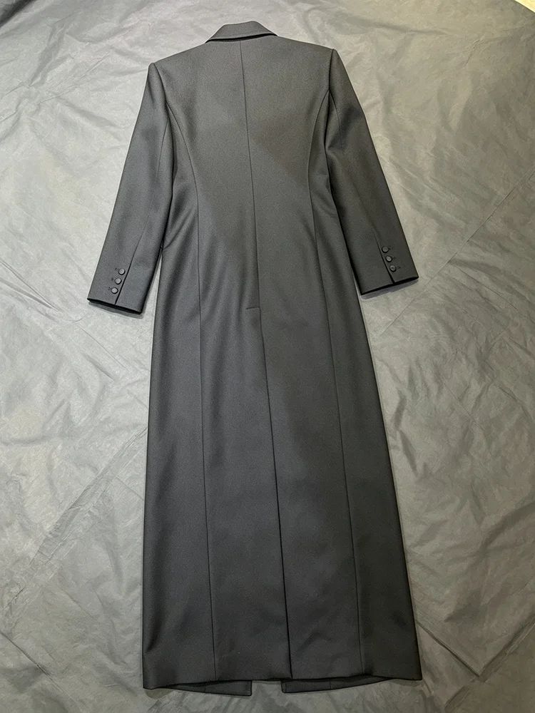 Lady's long coat with golden chain decoration, 2026 autumn-winter new style, elegant and fashionable, fitted long coat style