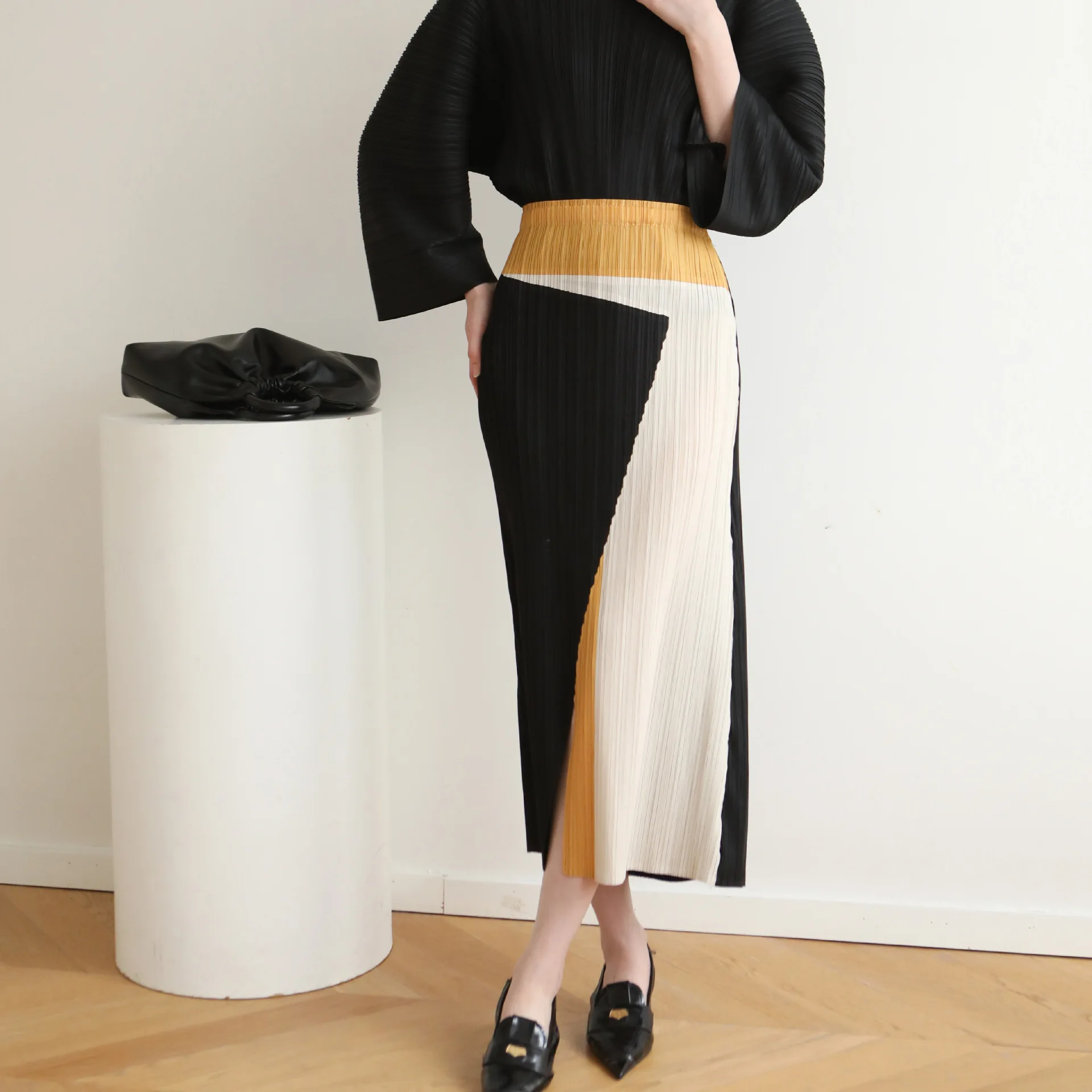 Miyake Pleated 2025 New Niche Design Women's Skirt Simple High-end Casual Fashion Black and White Colorblock Patchwork Skirts