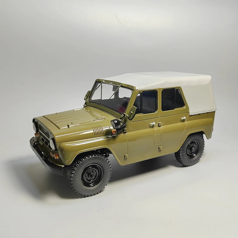 SSM Diecast Alloy 1:18 Scale UAZ-469 Off-road Command Vehicle Car Model Metal Die-Cast Toy Vehicle for Collection Gift Souvenir