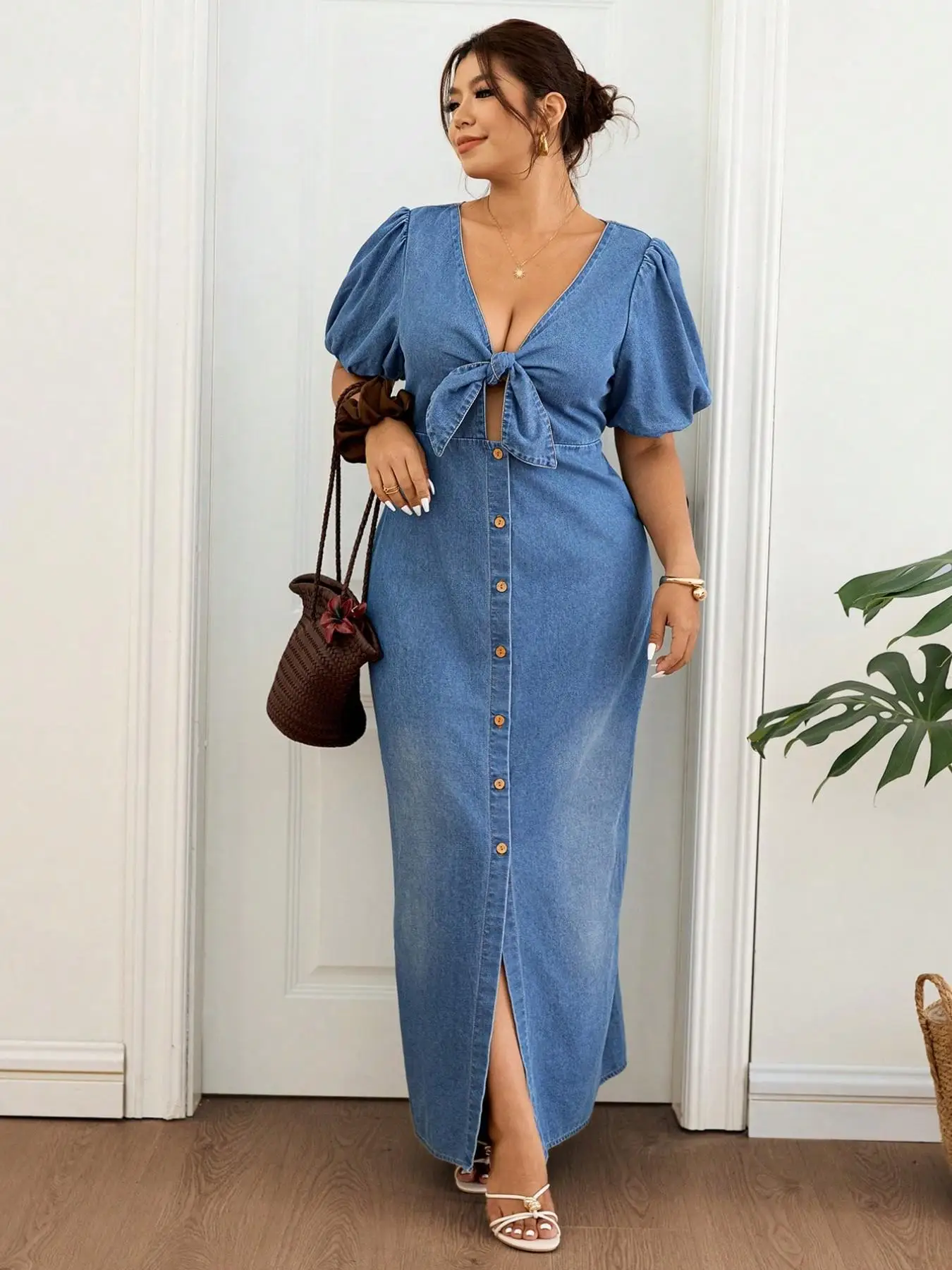 Plus Size Light Wash Long Denim Dress, Women Puff Sleeve Front Tie Split Hem Open Front Maxi Jean Dress