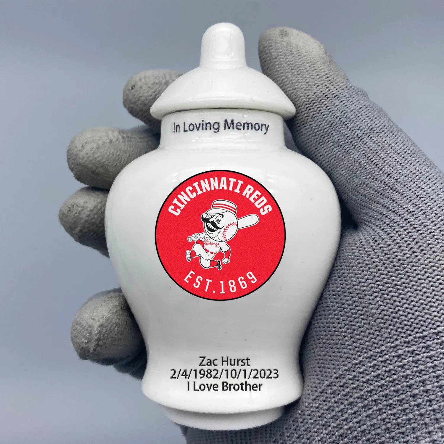 Mini Urn for Cincinnati Reds-themed Logo Custom Urn.Send me the name/date you want to appear on the urn by Remarks Message