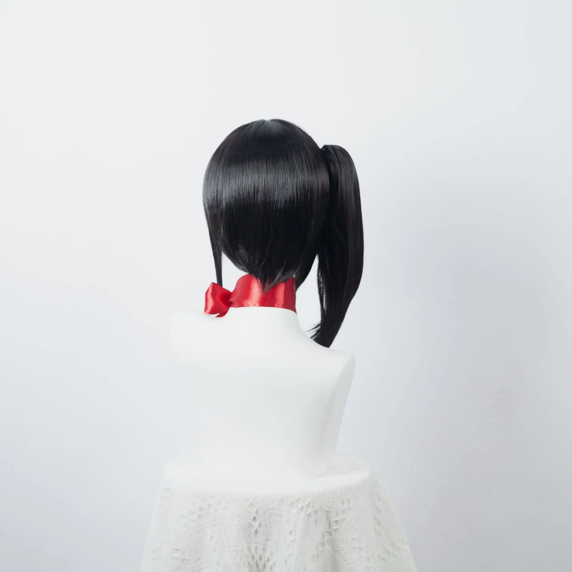 Peruca cosplay de rabo de cavalo preto de Kizuna AI do anime Kimetsu No Yaiba, com personagem de Inosuke Hashibira, Kurenai Tsubaki