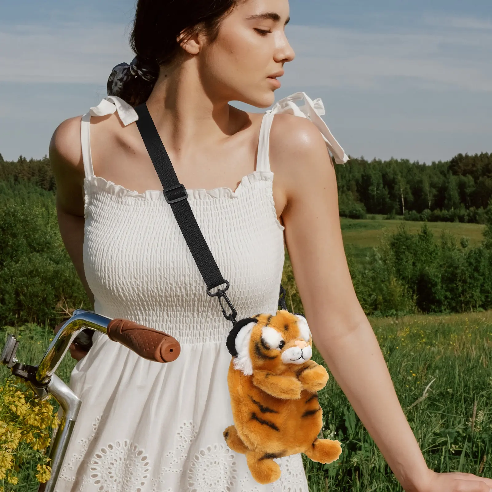 

Сумка через плечо с изображением тигра, мультяшный дизайн, очаровательный регулируемый ремень, подходит для всех возрастов, идеально подходит для фестивалей, путешествий, шопинга.